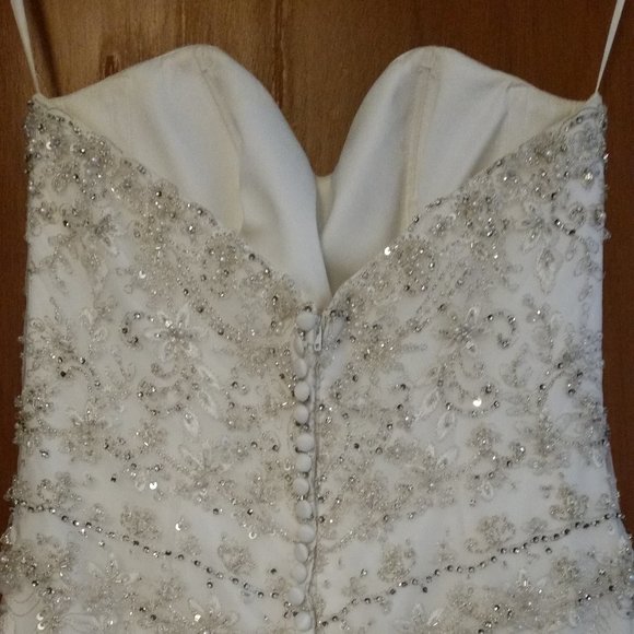 Diamond White Wedding Dress Size 10 Never Worn Excellent Condition - Picture 15 of 17